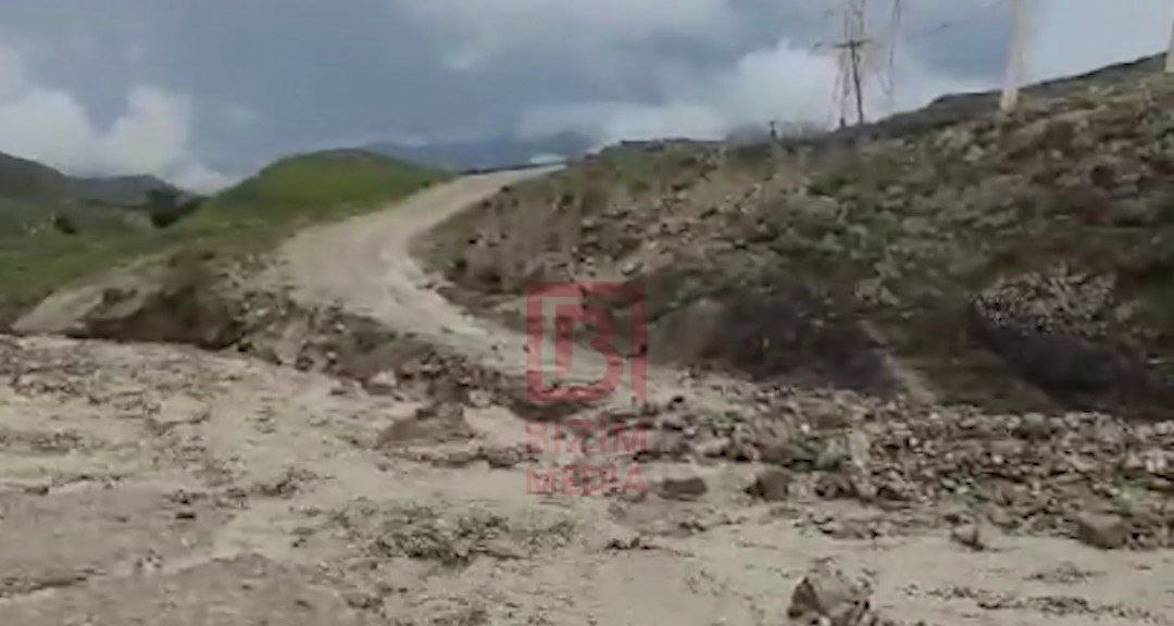 Qubanın bərpa olunmuş yollarını yenidən sel basdı – VİDEO Qubanın bərpa olunmuş yollarını yenidən sel basdı – VİDEO