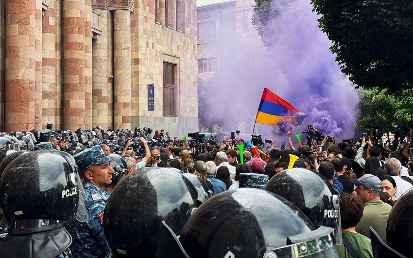 İrəvanda kütləvi həbslər BAŞLADI 