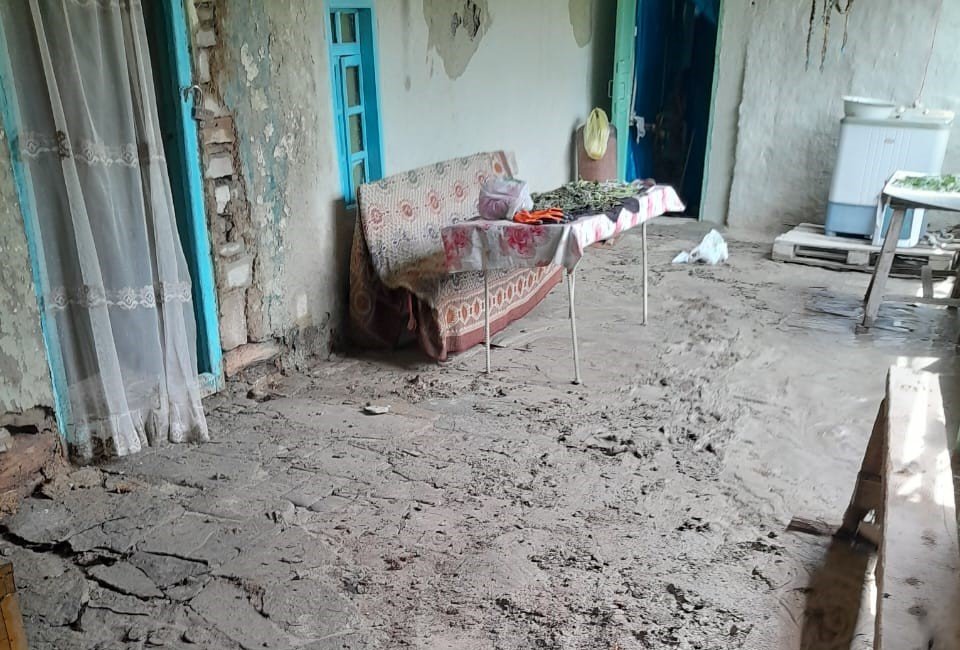 Qubada evini su basan şəhid atası qonşuda gecələyir - FOTO/VİDEO