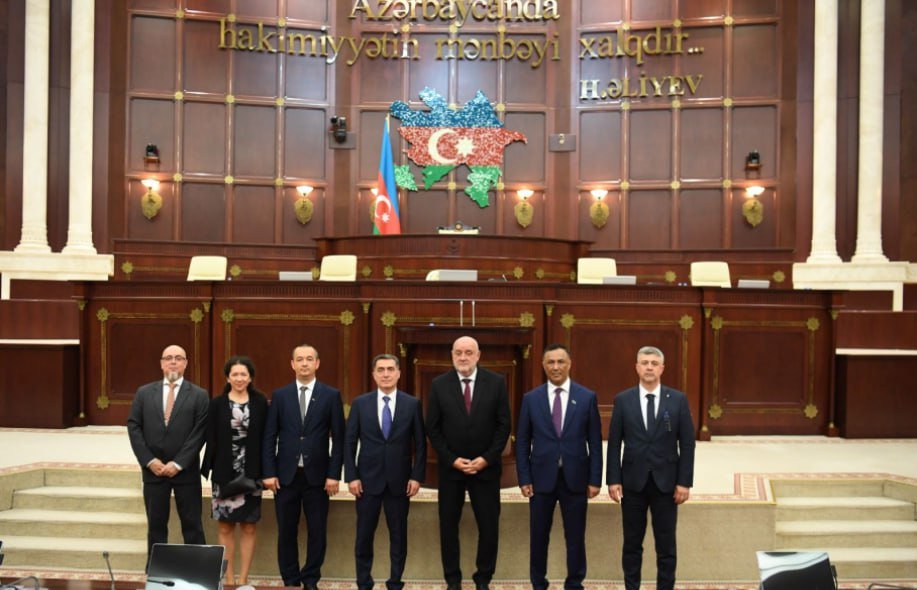 Macarıstanlı deputatlar Milli Məclisdə - FOTO