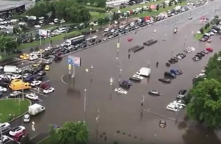 Moskvanın bu rayonları su qaltında QALDI - VİDEO