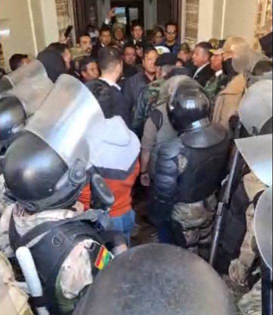 Boliviya prezidentindən üsyançılara TƏLƏB - VİDEO  - foto 1