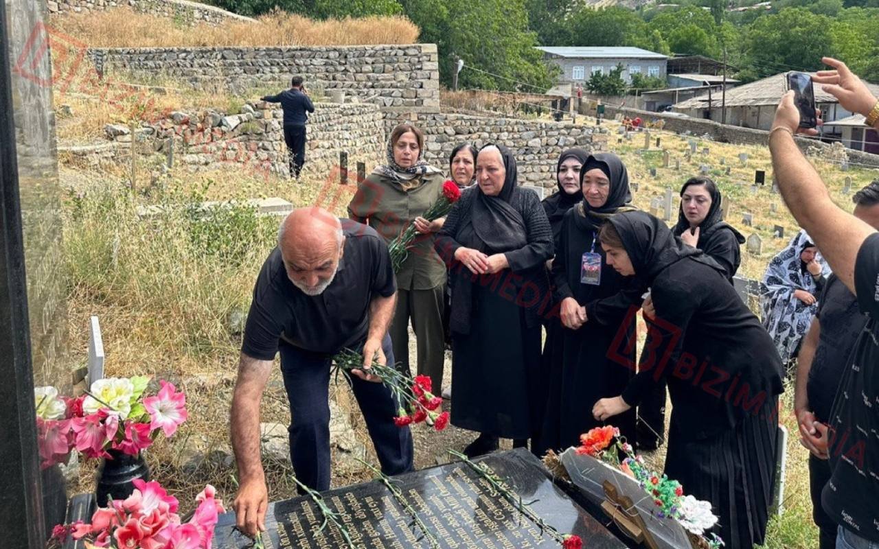Şəhid anaları Ceyhun Hüseynovun məzarı başında – FOTO/VİDEO - foto 1