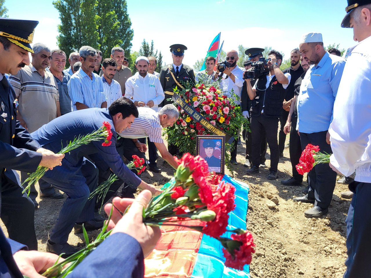 Xaçmazda şəhid Adıgözəl Qasımov torpağa tapşırıldı - FOTO/VİDEO - foto 4