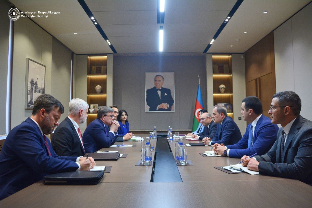 Ceyhun Bayramov Ceyms O’Braynla regional məsələləri müzakirə etdi – FOTO  