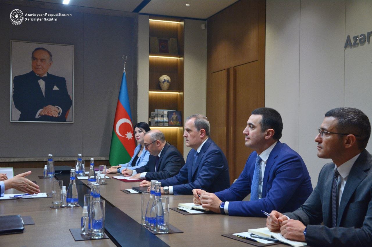 Ceyhun Bayramov Ceyms O’Braynla regional məsələləri müzakirə etdi – FOTO   - foto 2