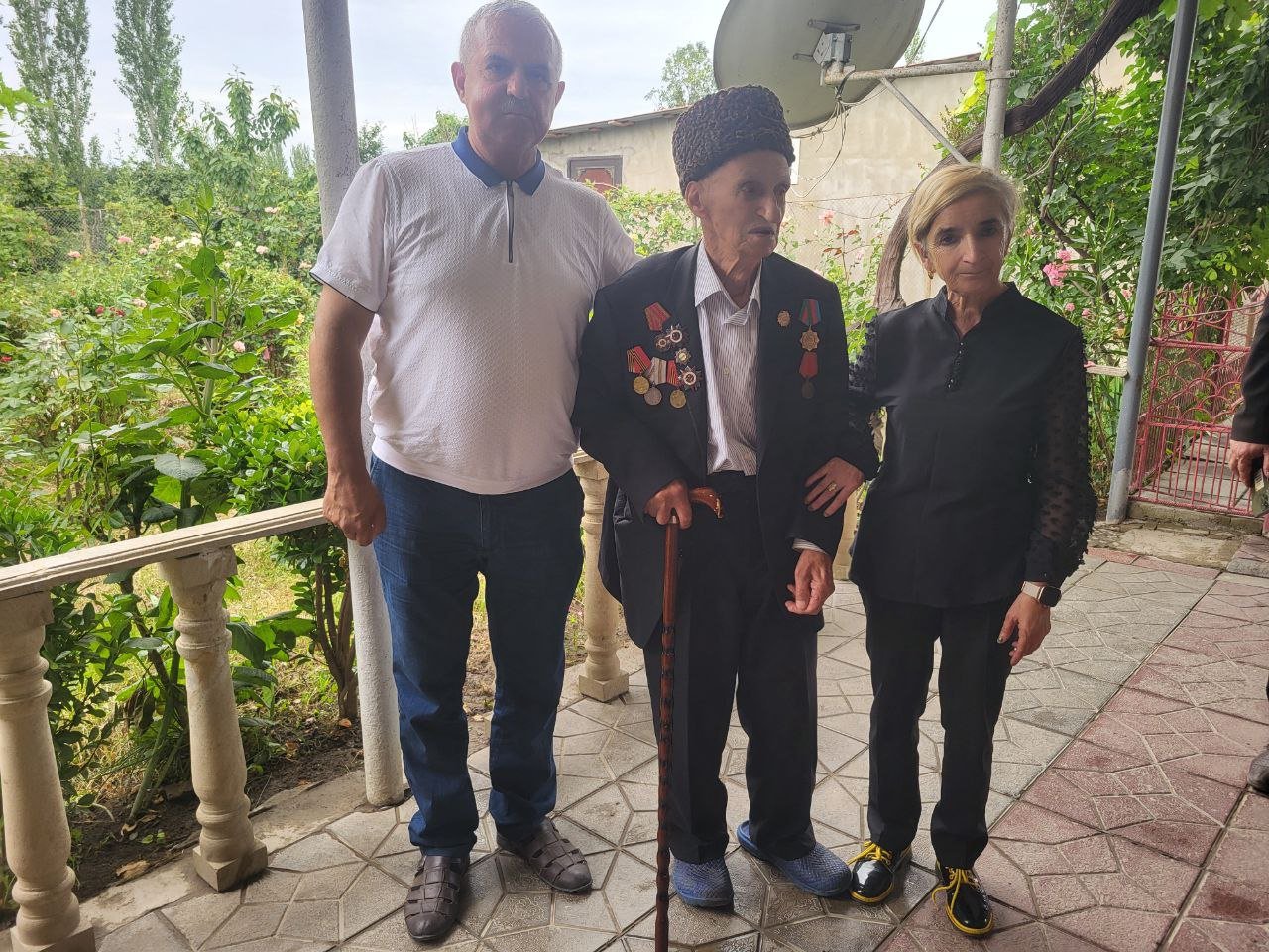 Veteranlar ad günündən bir gün öncə 100 yaşlı Məhəmməd kişiyə nə sürpriz etdilər? - FOTO/VİDEO - foto 2