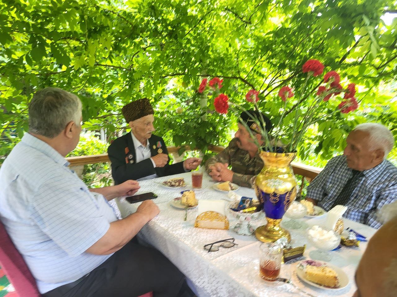 Veteranlar ad günündən bir gün öncə 100 yaşlı Məhəmməd kişiyə nə sürpriz etdilər? - FOTO/VİDEO - foto 7