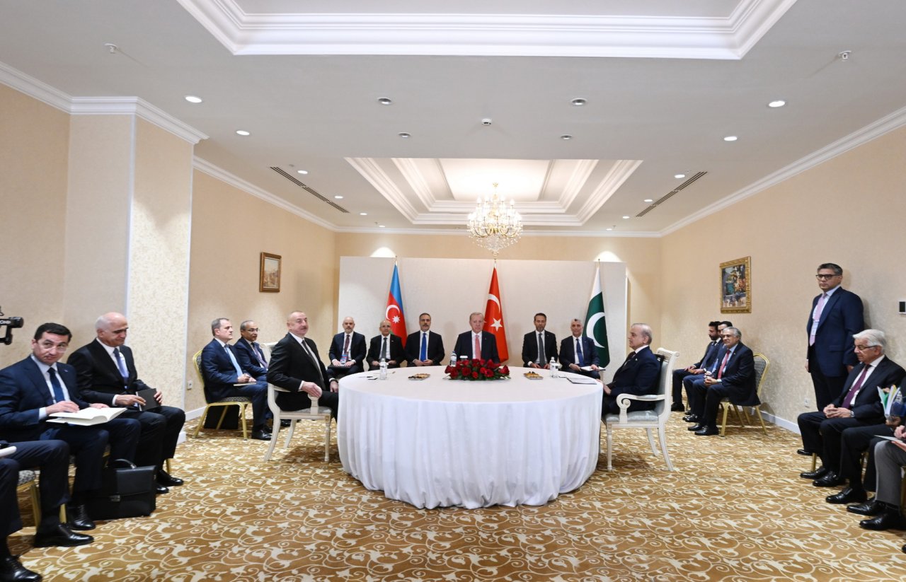 Astanada keçirilən üçtərəfli görüşdə iqtisadi-ticari əlaqələrin perspektivləri MÜZAKİRƏ EDİLDİ