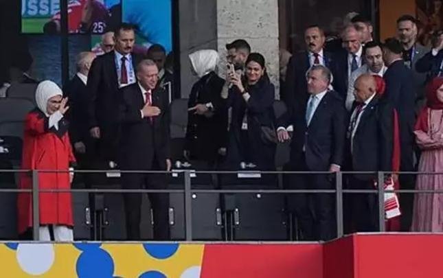 Ərdoğan Niderland-Türkiyə oyununda - FOTO/VİDEO - foto 2