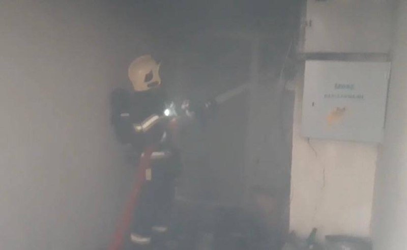 Bakıda yaşayış binasında yanğın oldu - FOTO/VİDEO