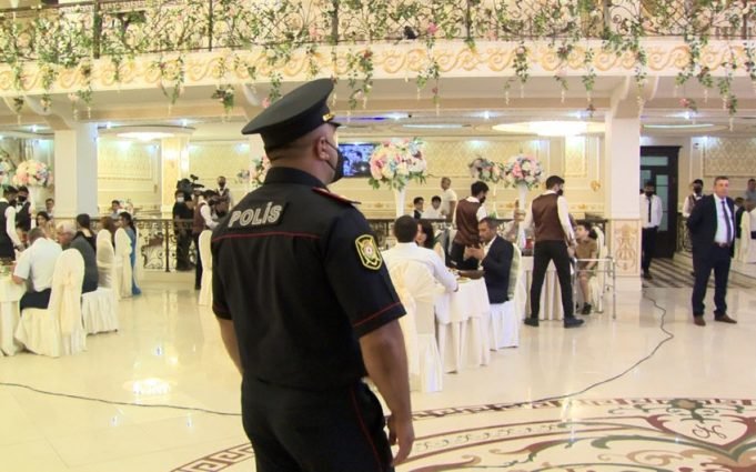 Toyda DAVA: Bəy gəlinin dayısı oğlunu yumruqladı Toyda DAVA: Bəy gəlinin dayısı oğlunu yumruqladı