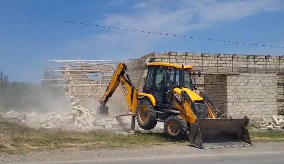Qubada qanunsuz tikili söküldü – FOTO/VİDEO   - foto 1