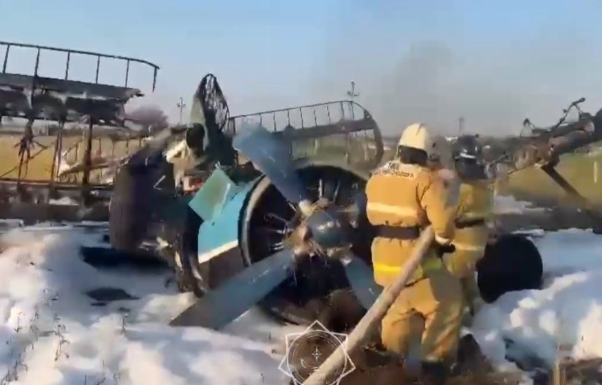 Qazaxıstanda təyyarə qəzaya uğradı, pilot sağ qaldı - VİDEO