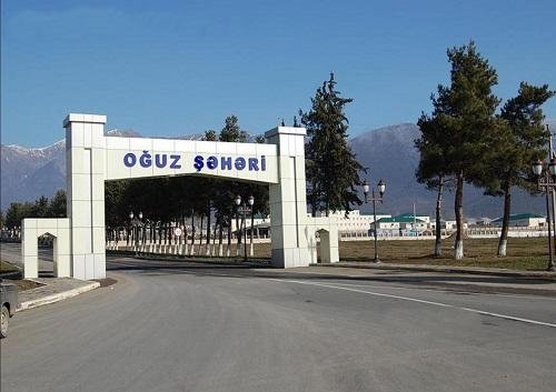 Oğuzda qızına cehiz almağa gedən ata bazarda dava saldı