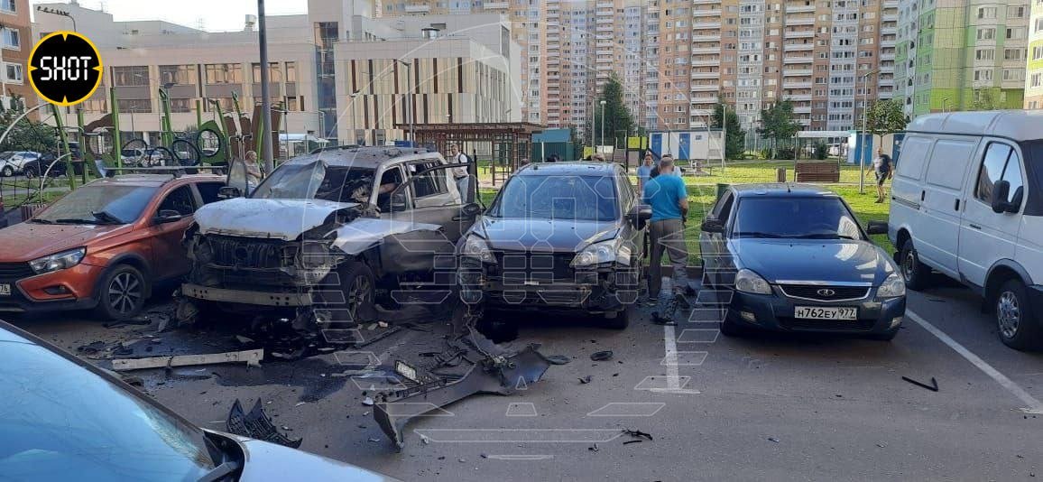 Moskvada “Toyota Land Cruiser” partladıldı: Xəsarət alanlar var – FOTO/VİDEO - foto 8