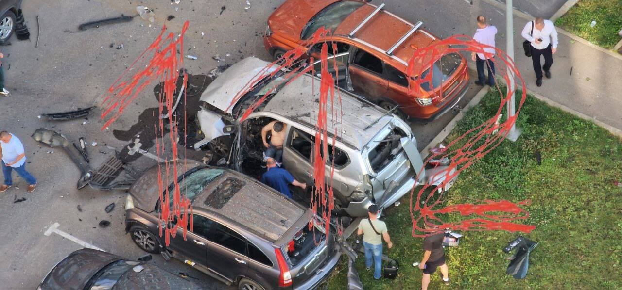 Moskvada “Toyota Land Cruiser” partladıldı: Xəsarət alanlar var – FOTO/VİDEO - foto 9