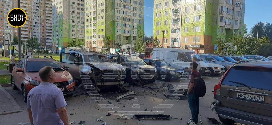 Moskvada “Toyota Land Cruiser” partladıldı: Xəsarət alanlar var – FOTO/VİDEO - foto 7