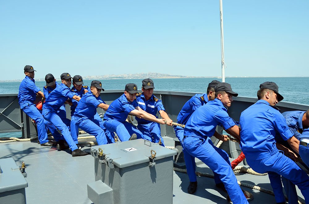 HDQ kursantları gəmiləri döyüşə hazır vəziyyətə gətirdi - FOTO/VİDEO - foto 1