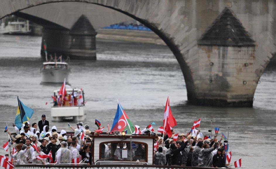 “Paris-2024”: Azərbaycan idmançılarının Sena çayında paradı olub - FOTO/VİDEO
