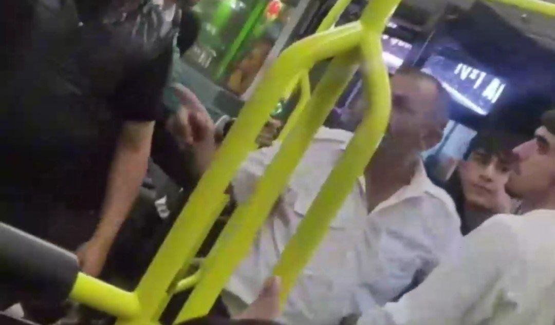77 saylı avtobusda biabırçı əməl: Dispetçer və sürücü içkili olub? - VİDEO