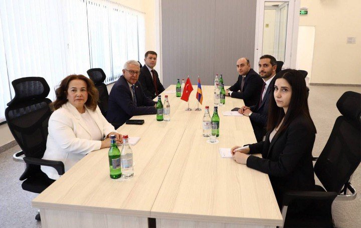 Türkiyə və Ermənistan viza prosedurlarını asanlaşdıracaq - RAZILIQ ƏLDƏ OLUNDU - VİDEO Türkiyə və Ermənistan viza prosedurlarını asanlaşdıracaq - RAZILIQ ƏLDƏ OLUNDU - VİDEO