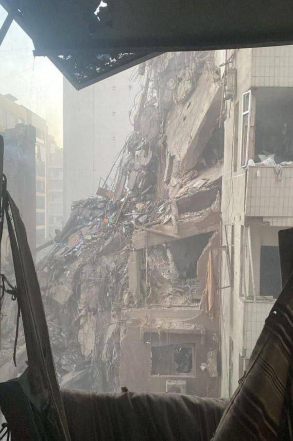 İsrail ordusu Beyrutda yaşayış binasına zərbə endirib - FOTO/VİDEO - foto 1
