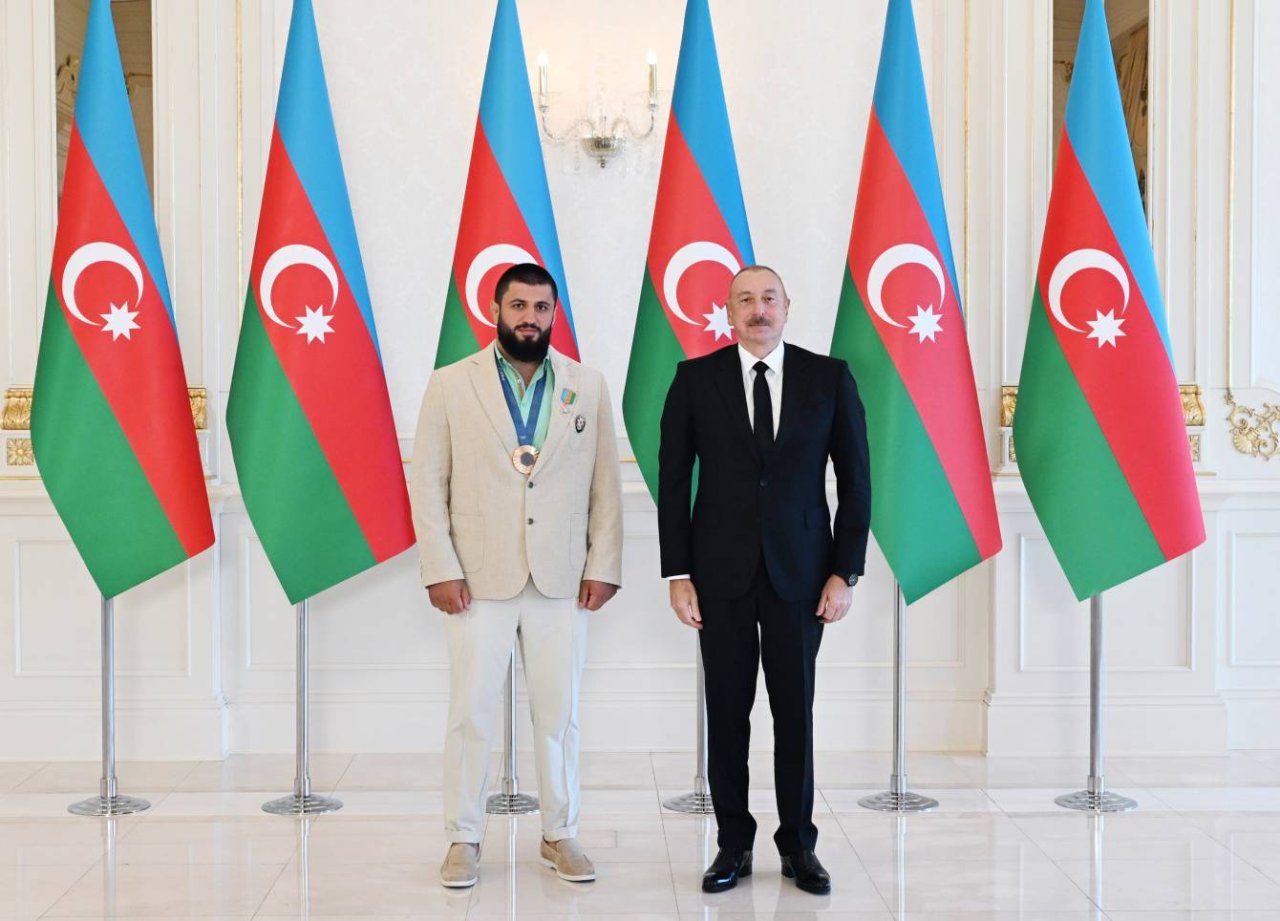 İlham Əliyevin idmançılarla görüşündən FOTOLAR - foto 17
