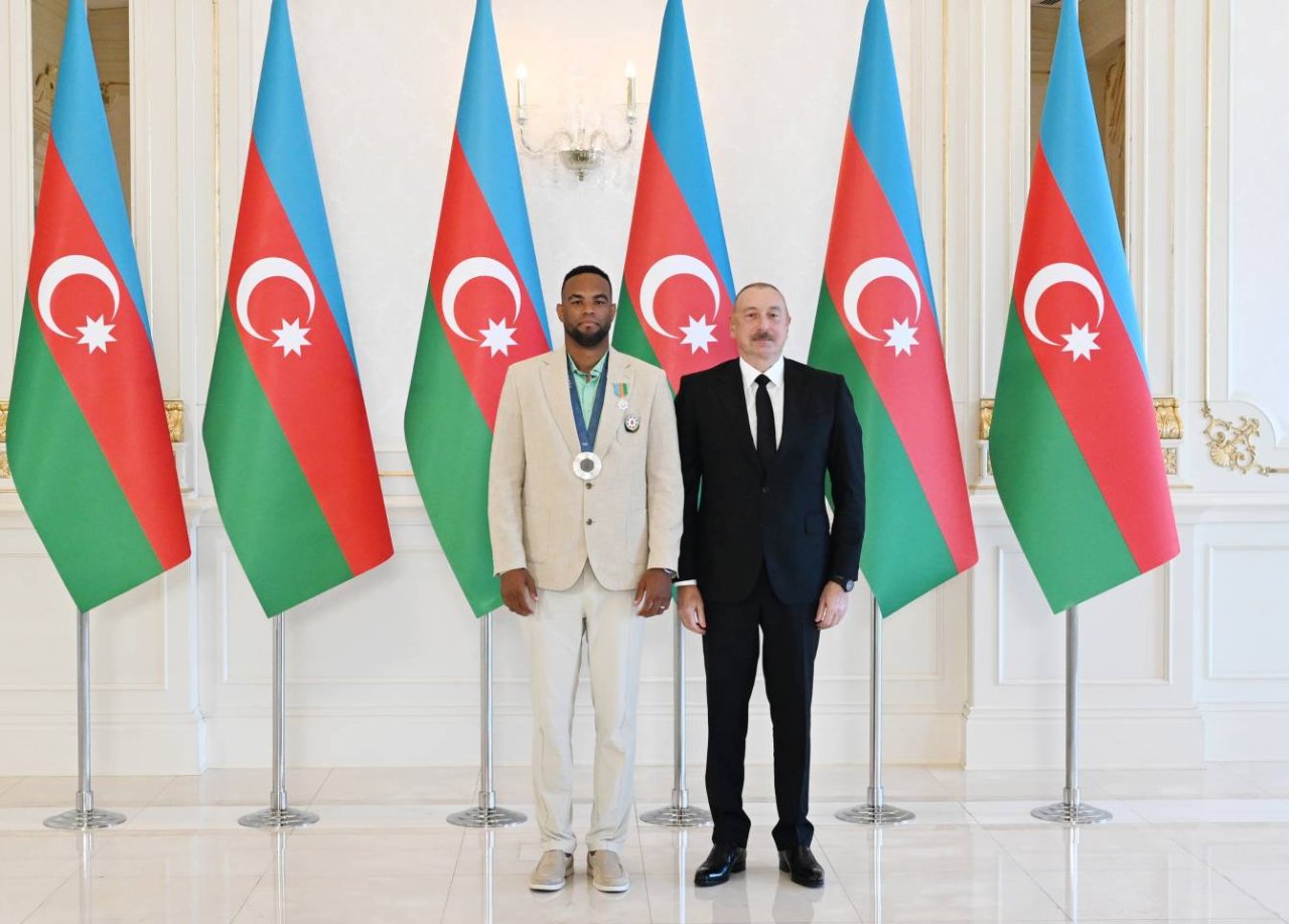 İlham Əliyevin idmançılarla görüşündən FOTOLAR - foto 13