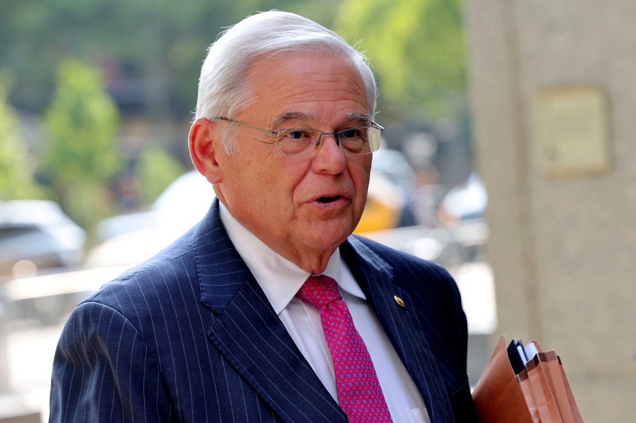 Ermənipərəst senator Bob Menendez HƏBS EDİLƏCƏK Ermənipərəst senator Bob Menendez HƏBS EDİLƏCƏK