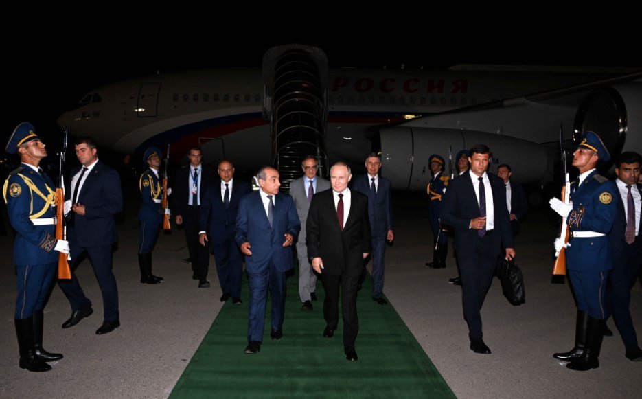 Vladimir Putin Azərbaycana dövlət səfərinə gəldi - FOTO/VİDEO - foto 1