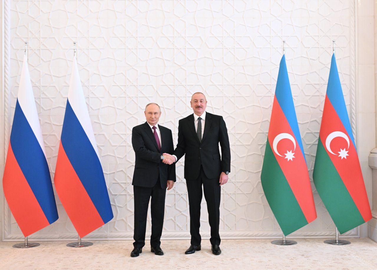 Putinin rəsmi qarşılanma mərasimi keçirildi – FOTO/VİDEO - foto 9