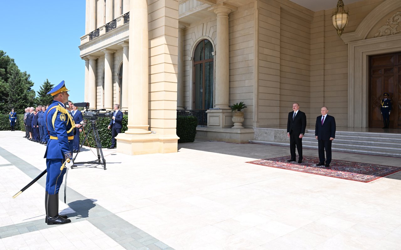Putinin rəsmi qarşılanma mərasimi keçirildi – FOTO/VİDEO - foto 2