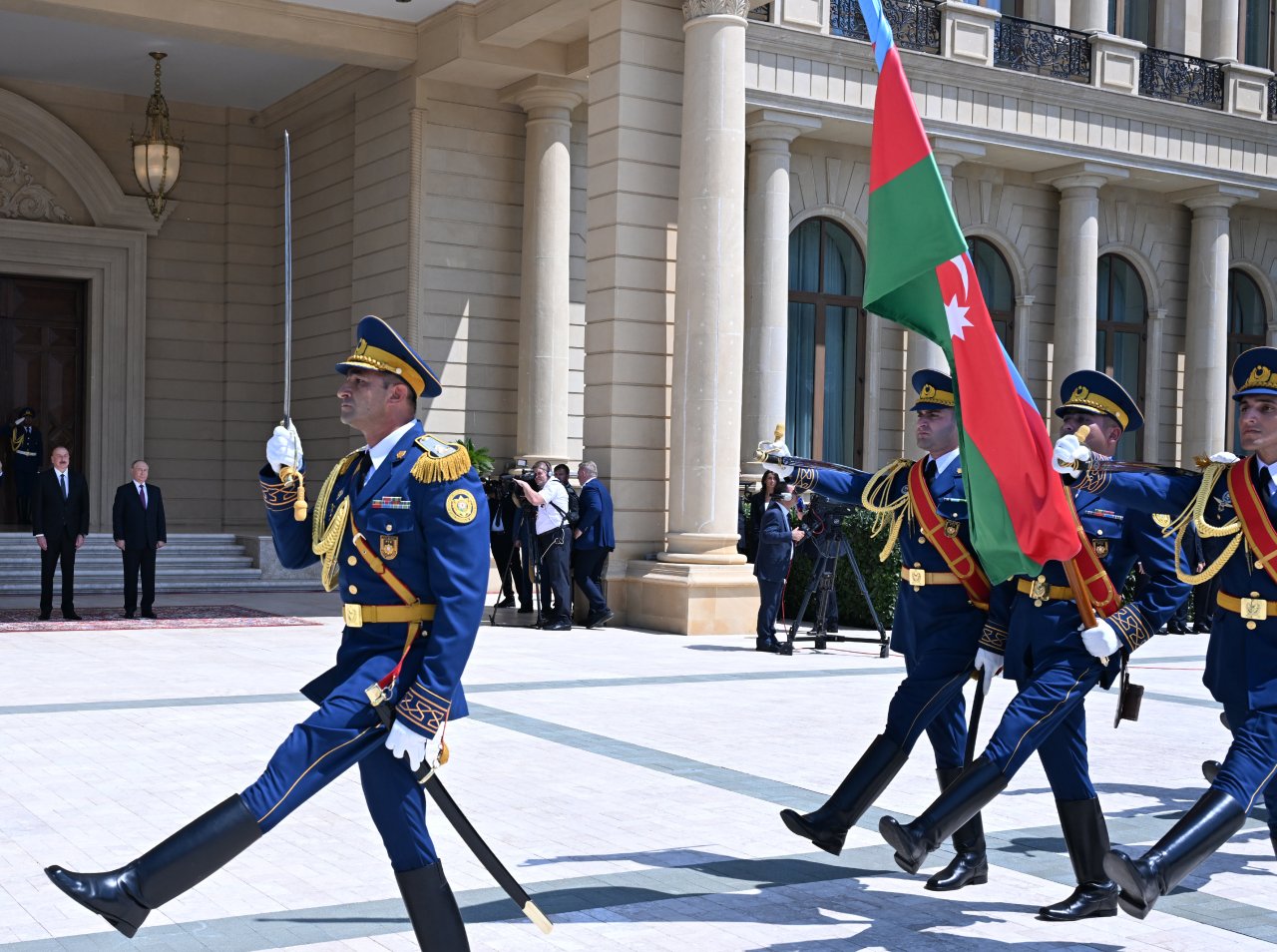 Putinin rəsmi qarşılanma mərasimi keçirildi – FOTO/VİDEO - foto 7