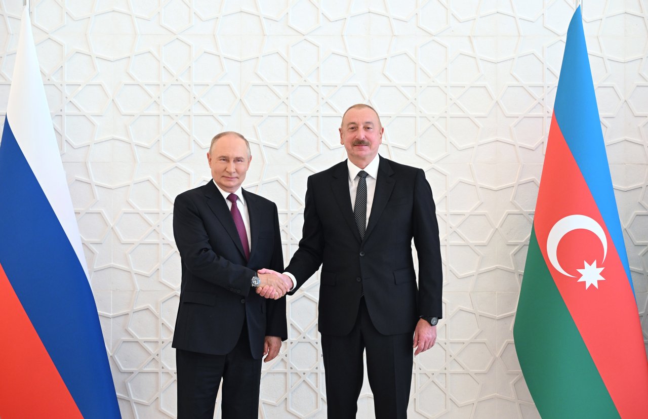 Putinin rəsmi qarşılanma mərasimi keçirildi – FOTO/VİDEO - foto 10