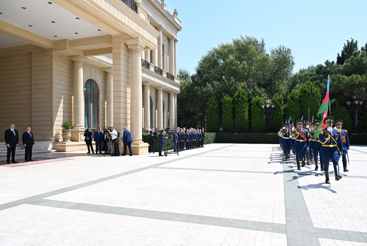 Putinin rəsmi qarşılanma mərasimi keçirildi – FOTO/VİDEO - foto 8