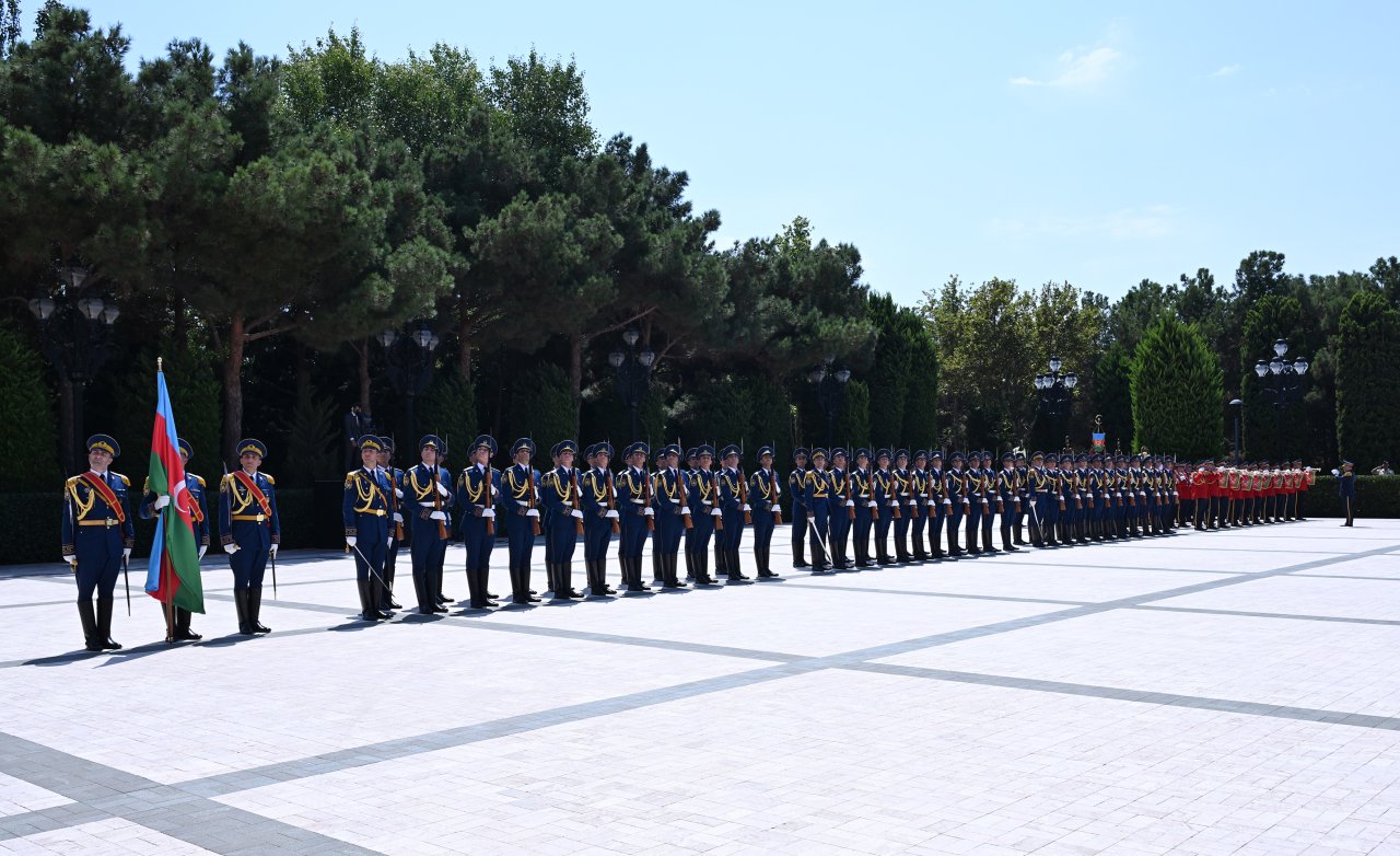 Putinin rəsmi qarşılanma mərasimi keçirildi – FOTO/VİDEO - foto 4