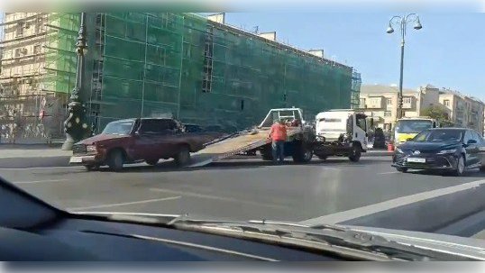 Bakıda "Jiquli" "Mercedes"lə toqquşdu - VİDEO