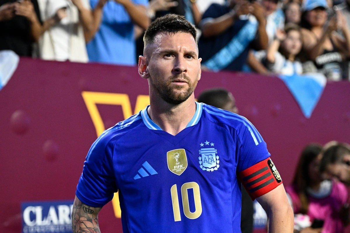 Lionel Messi yaşıl meydanlara dönür - Uzun fasilədən sonra
