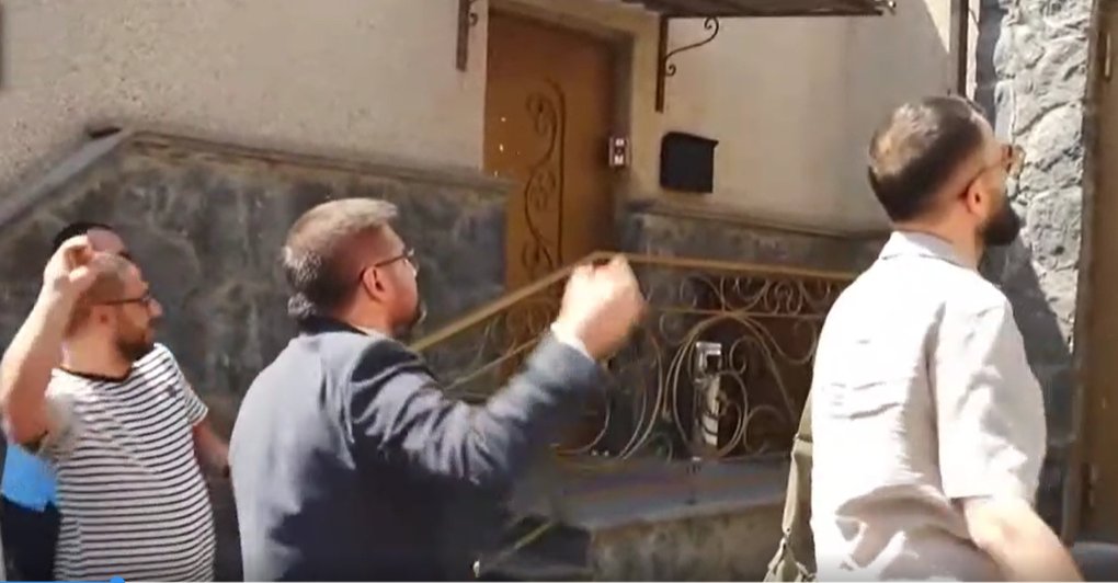 Ermənilər Belarusun İrəvandakı səfirliyinə yumurta ilə HÜCUM ETDİLƏR &ndash; VİDEO