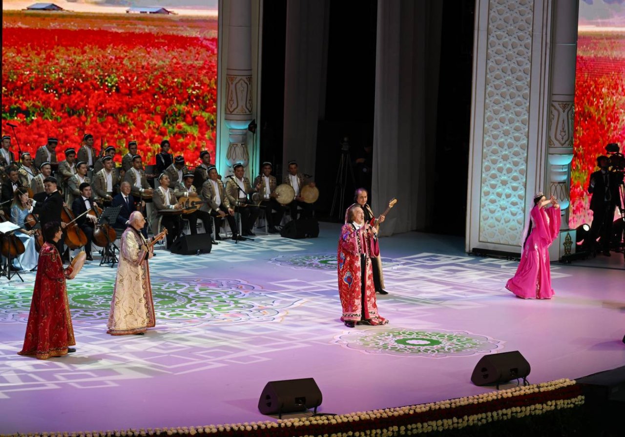 Prezident və xanımı Daşkənddə qala konsertdə iştirak edib - FOTO/VİDEO - foto 8
