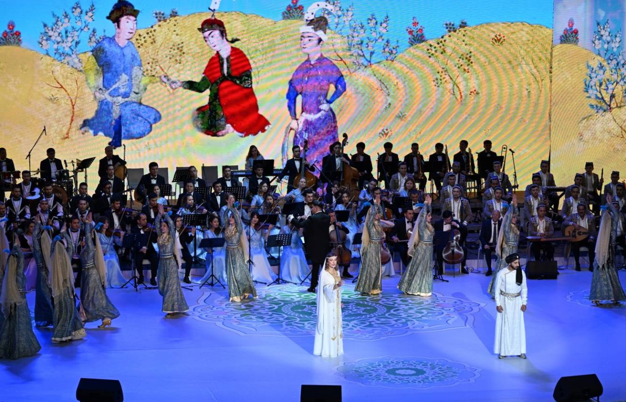 Prezident və xanımı Daşkənddə qala konsertdə iştirak edib - FOTO/VİDEO - foto 11