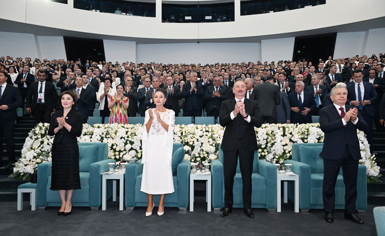 Prezident və xanımı Daşkənddə qala konsertdə iştirak edib - FOTO/VİDEO - foto 1