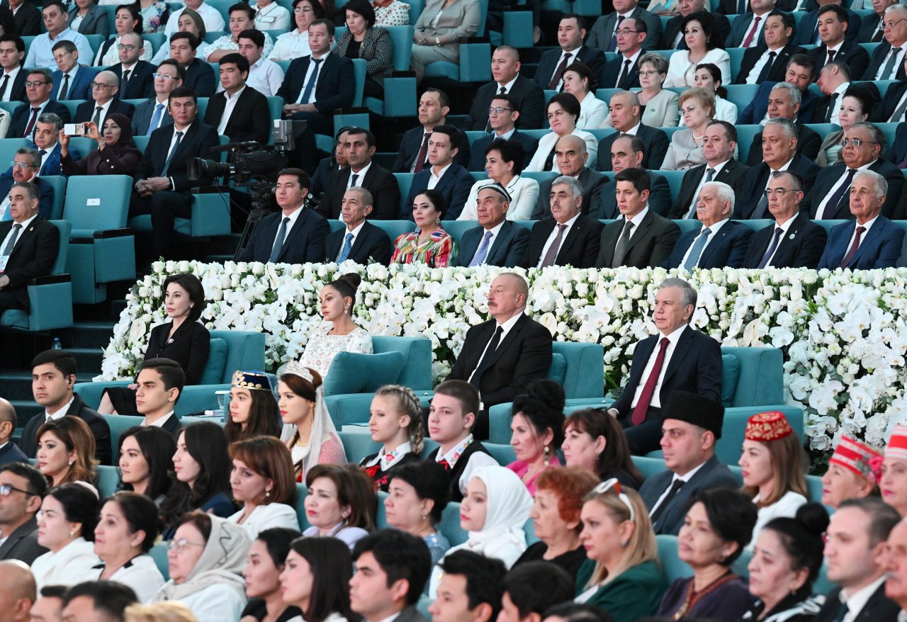 Prezident və xanımı Daşkənddə qala konsertdə iştirak edib - FOTO/VİDEO - foto 2