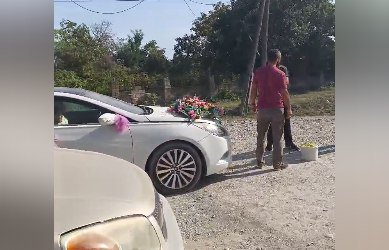 Xaçmazda OLAY: Toy karvanının qarşısını maraqlı üsulla kəsdilər - VİDEO Xaçmazda OLAY: Toy karvanının qarşısını maraqlı üsulla kəsdilər - VİDEO