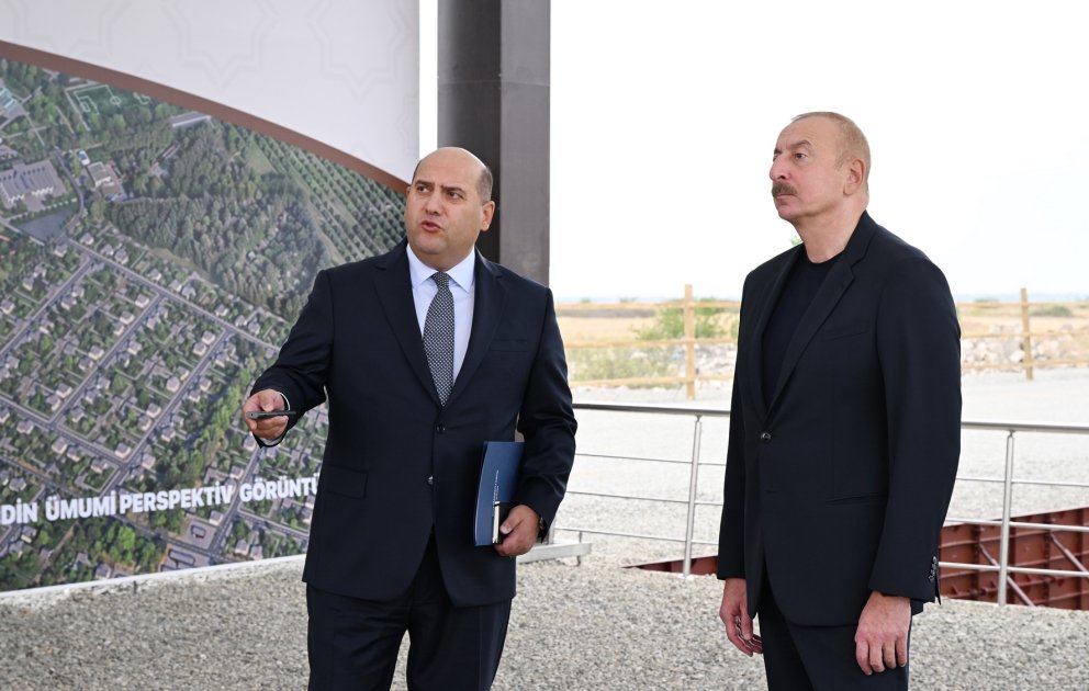 İlham Əliyev Ağdamın Eyvazxanbəyli kəndinin TƏMƏLQOYMA MƏRASİMİNDƏ - FOTO - foto 1