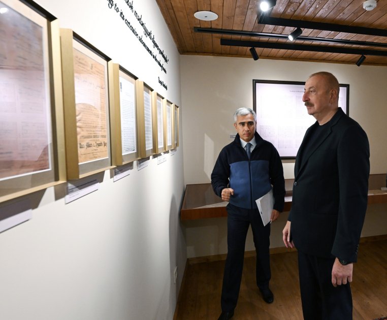 Prezident Üzeyir Hacıbəylinin ev-muzeyinin bərpadan sonra AÇILIŞINDA - FOTO - foto 2