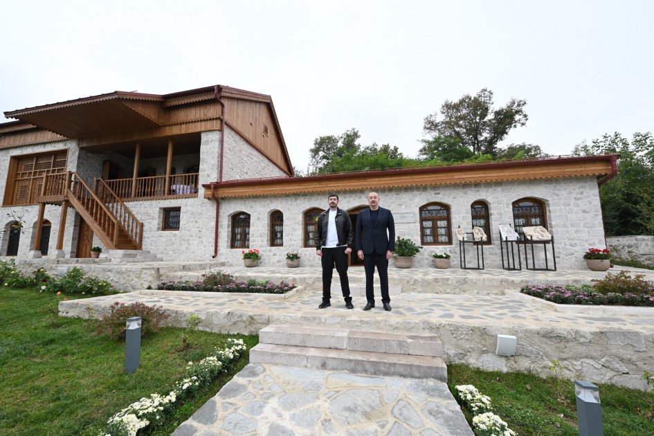 Prezident Üzeyir Hacıbəylinin ev-muzeyinin bərpadan sonra AÇILIŞINDA - FOTO - foto 6