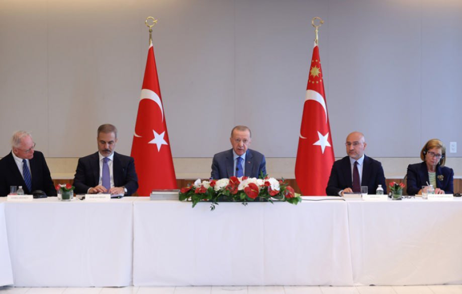 Ərdoğan: Regionda sülh kontekstində Azərbaycan və Ermənistan üçün mühüm fürsət yaranıb - FOTO - foto 2