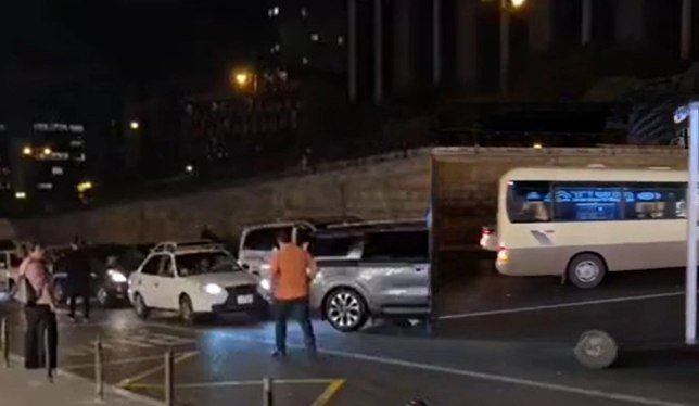 &ldquo;20 Yanvar" metrosu ətrafında nəqliyyat xaosu: Sürücülər qaydalara MƏHƏL QOYMURLAR - VİDEO